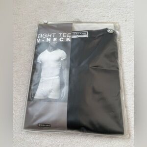 BNWT Men’s Giodano V-Neck T-Shirt